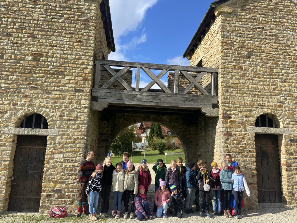 Gruppenbild am Ostkastell Welzheim